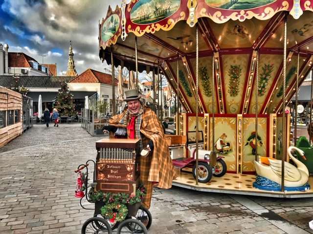 Dickens orgelman Kerst Entertainment op veilige afstand. Live kerstmuziek op kerstmarkt, winkelcentra of bedrijf, binnen de Corona regels
